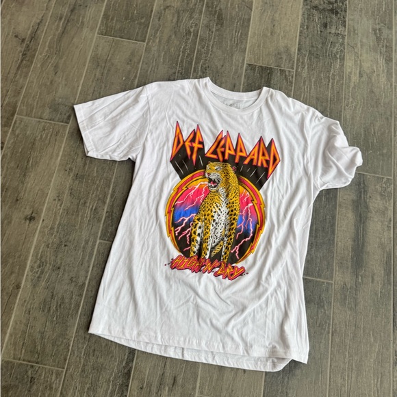 Def Leppard Women’s High and Dry White Graphic T shirt NWOT - Picture 4 of 14